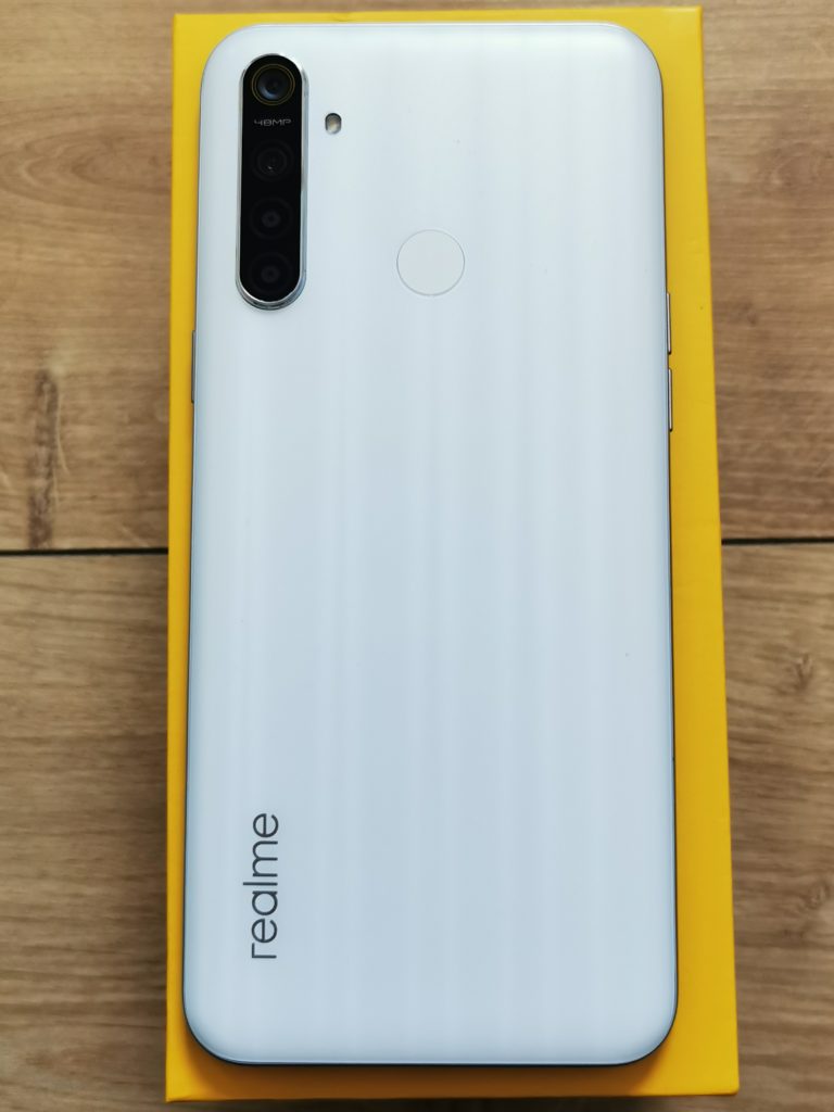 Review of the realme 6i with a massive 5000mAh battery for under £190 2