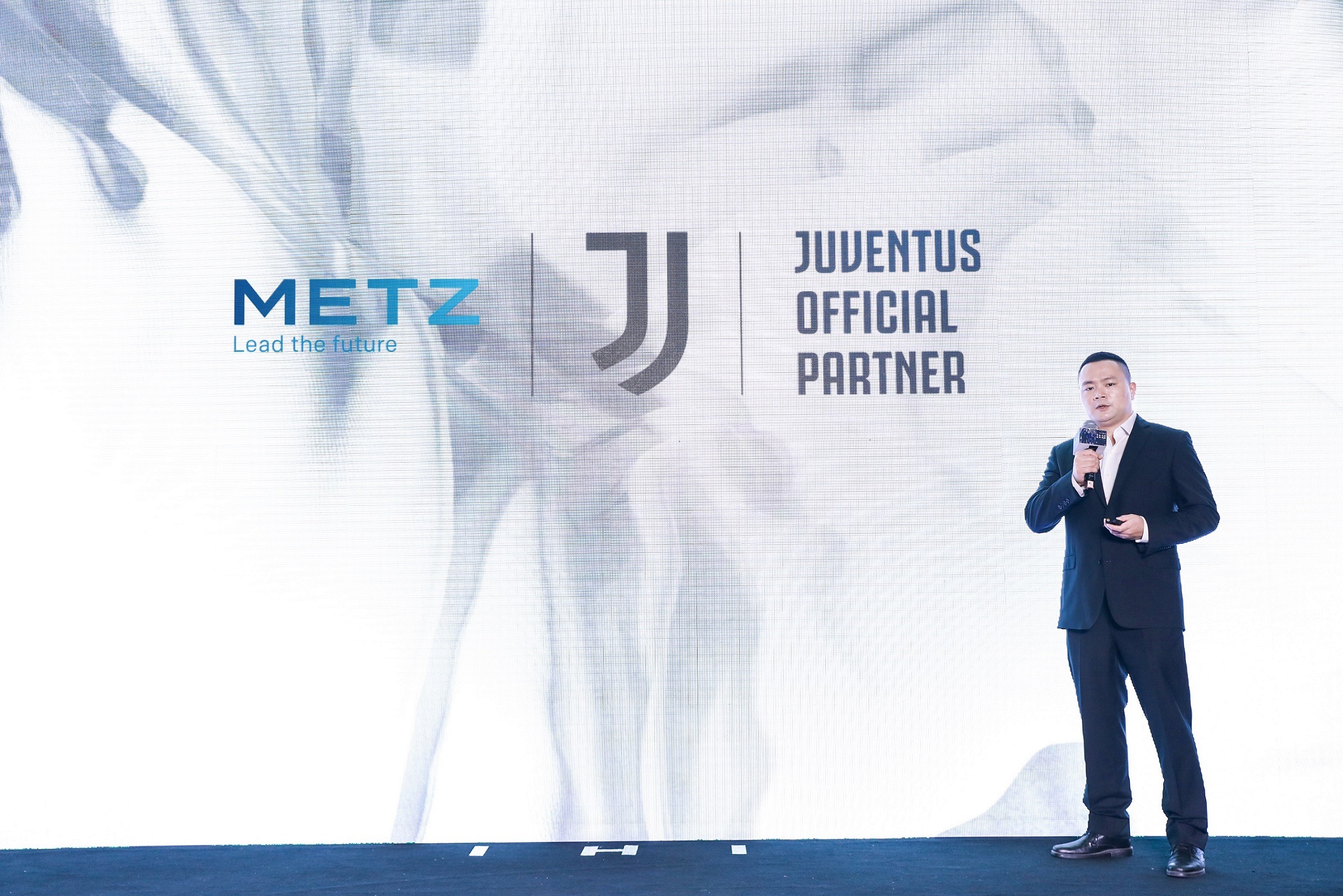 METZ blue x Juventus Partnership Leo Tang