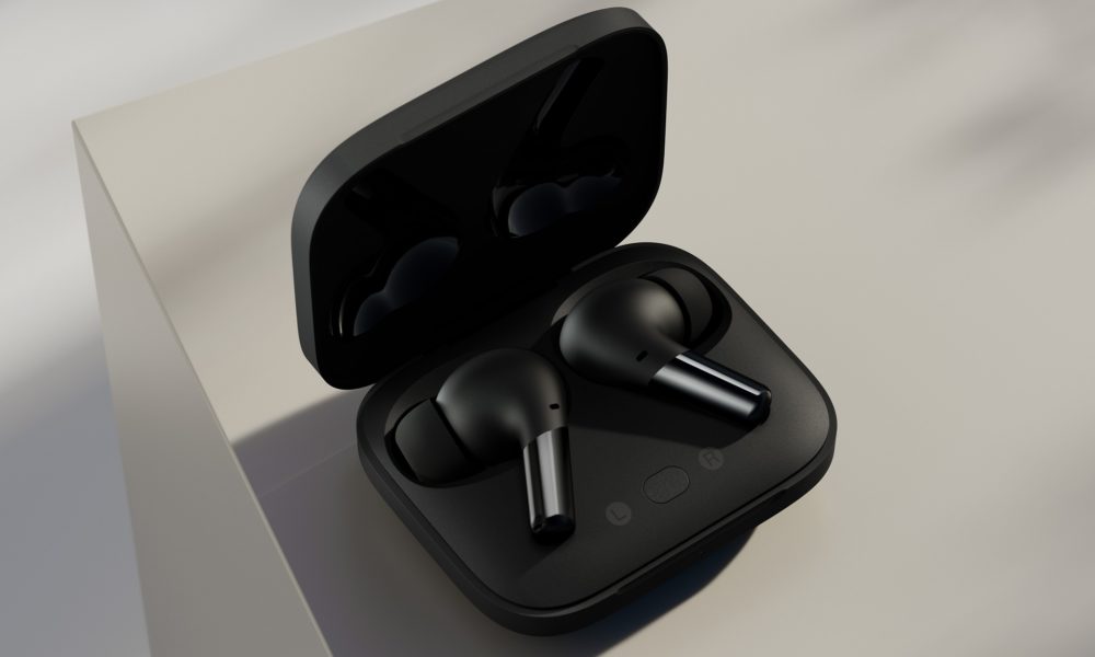 Case and earbuds matte black