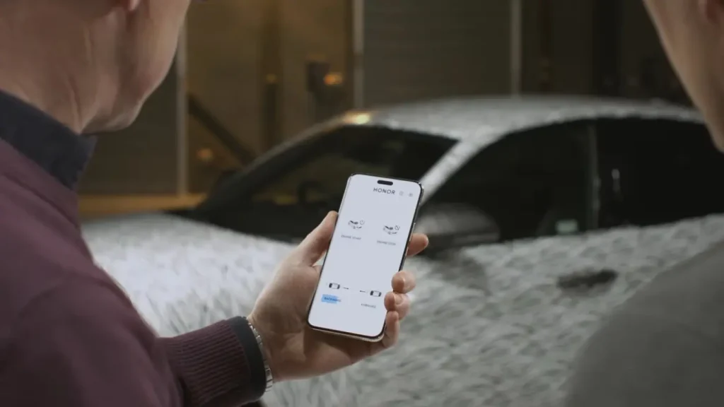 HONOR Magic6 Pro eye tracking car