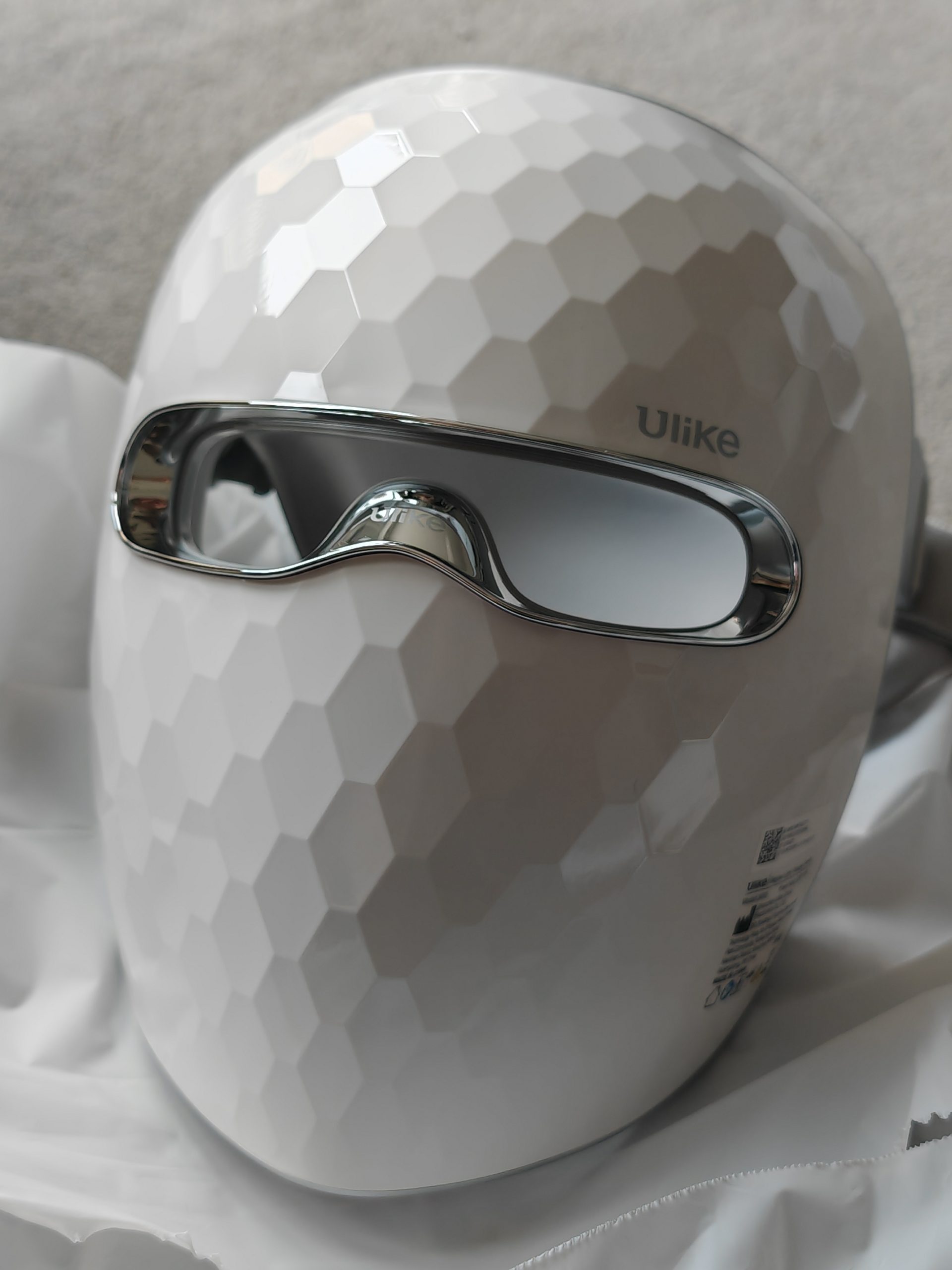 The Ulike ReGlow: Does the Light Therapy Live Up to the Hype? 1 First look at the Mask
