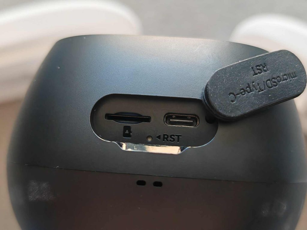 Reolink - SD Card / USB C Cover Open