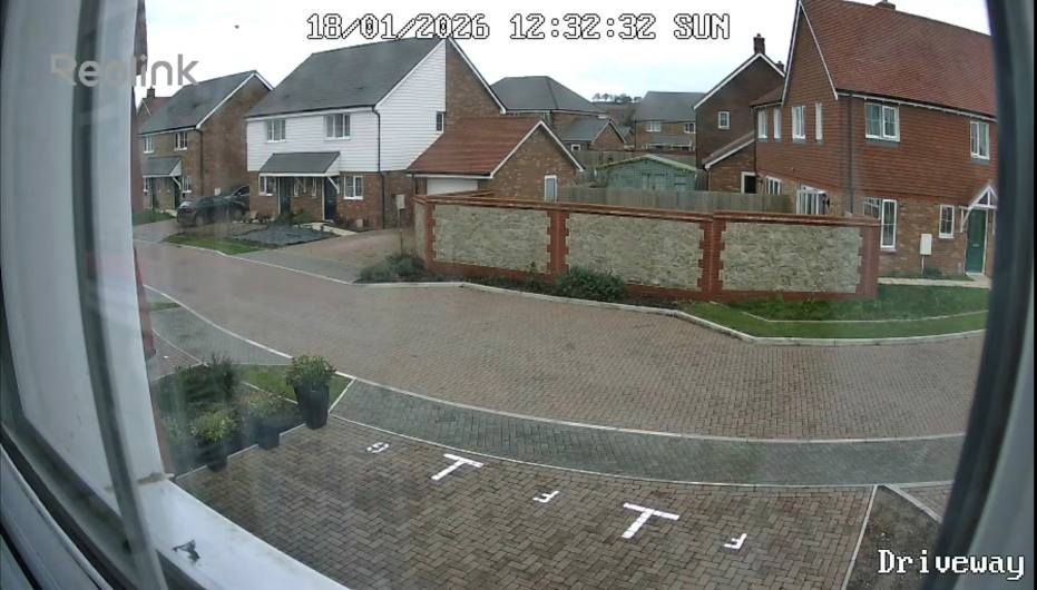 Reolink E331 Main Driveway in daylight