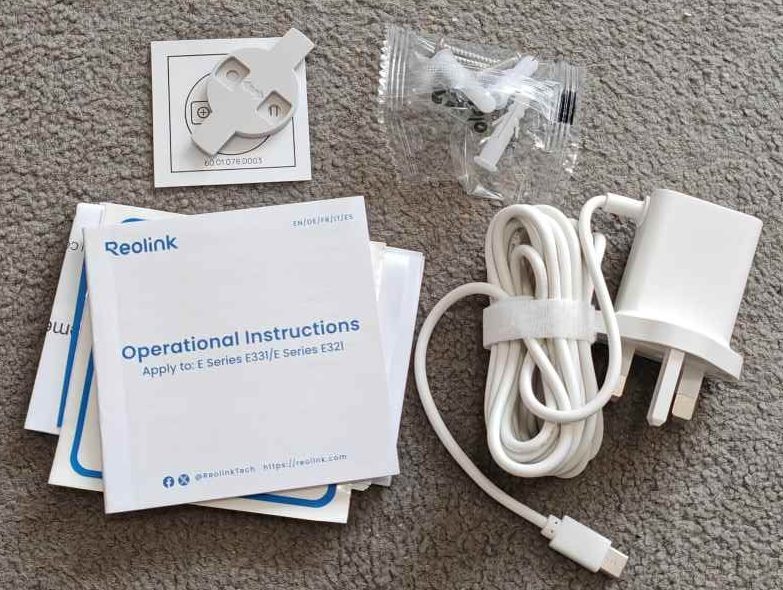 Reolink E331 whats in the box