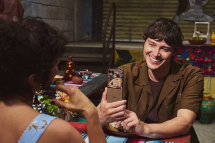 2026 RAZR 70 ULTRA COCOA