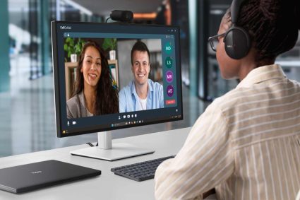 Dell Pro 7 Webcam 4K Lifestyle