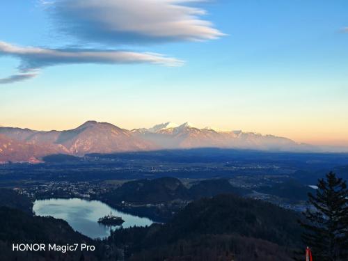 Review of the Honor Magic 7 Pro: An In-Depth Exploration of a Flagship Contender 190