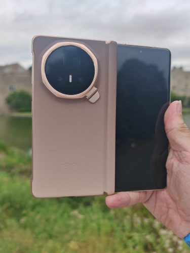 Honor Magic V5 Review: Slim, Bright, and Built to Last 109